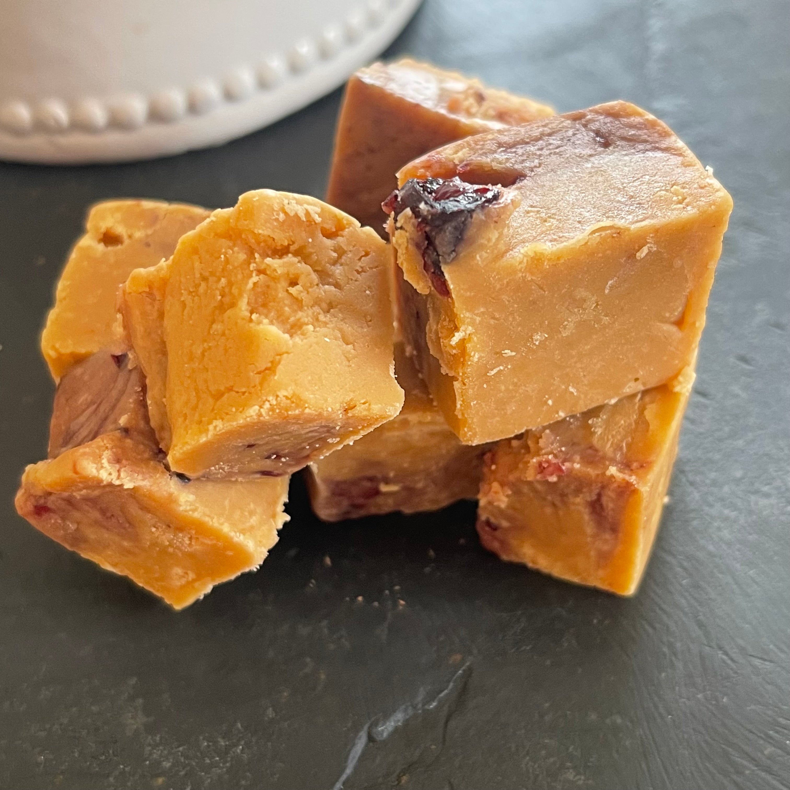 BLACKCURRANT & CLOTTED CREAM FUDGE